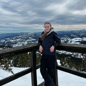 Meet your Posher, Danielle